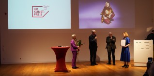 Henrike Pilz erhaltet den ersten ILB-Kunstpreis